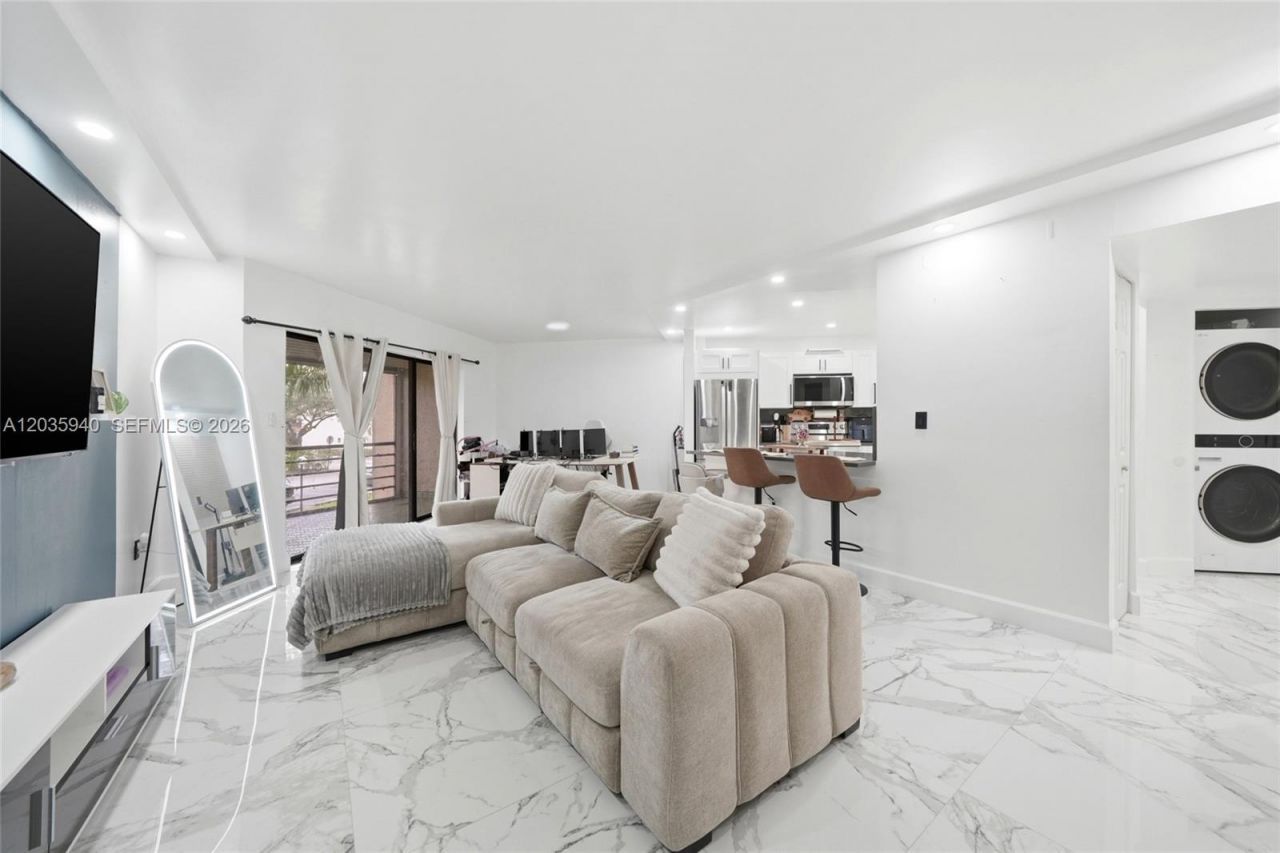 6855 W Broward Blvd , Unit 212, Plantation, FL 33317 Photo