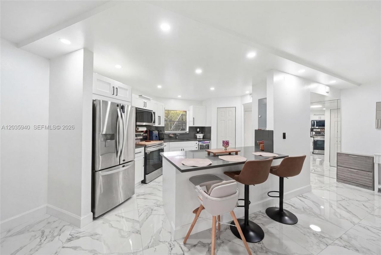 6855 W Broward Blvd , Unit 212, Plantation, FL 33317 Photo