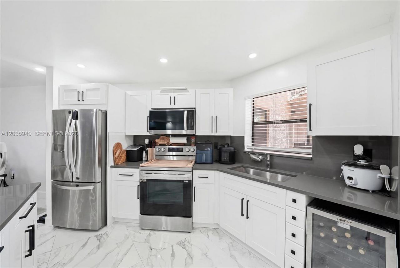 6855 W Broward Blvd , Unit 212, Plantation, FL 33317 Photo
