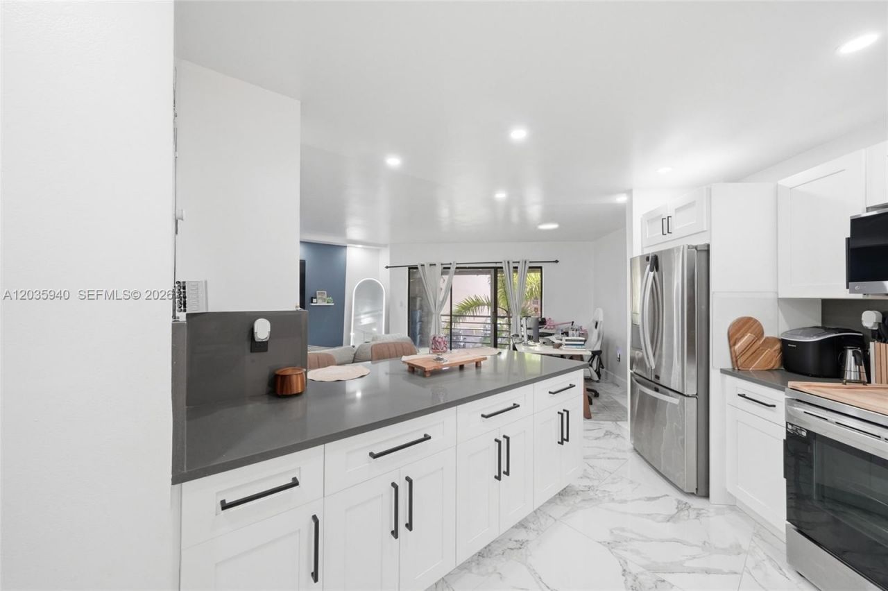 6855 W Broward Blvd , Unit 212, Plantation, FL 33317 Photo