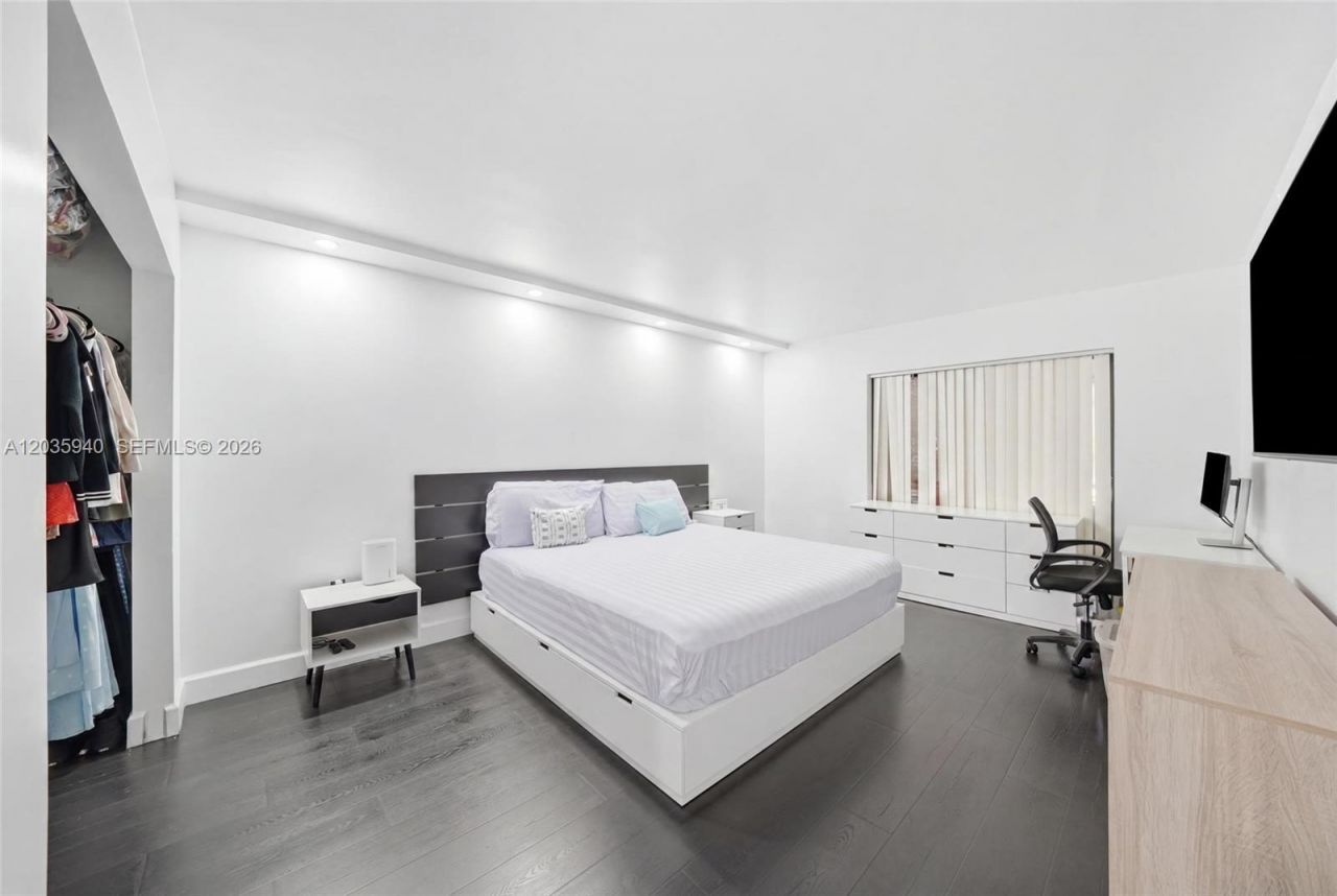6855 W Broward Blvd , Unit 212, Plantation, FL 33317 Photo