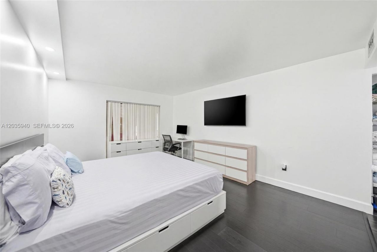 6855 W Broward Blvd , Unit 212, Plantation, FL 33317 Photo