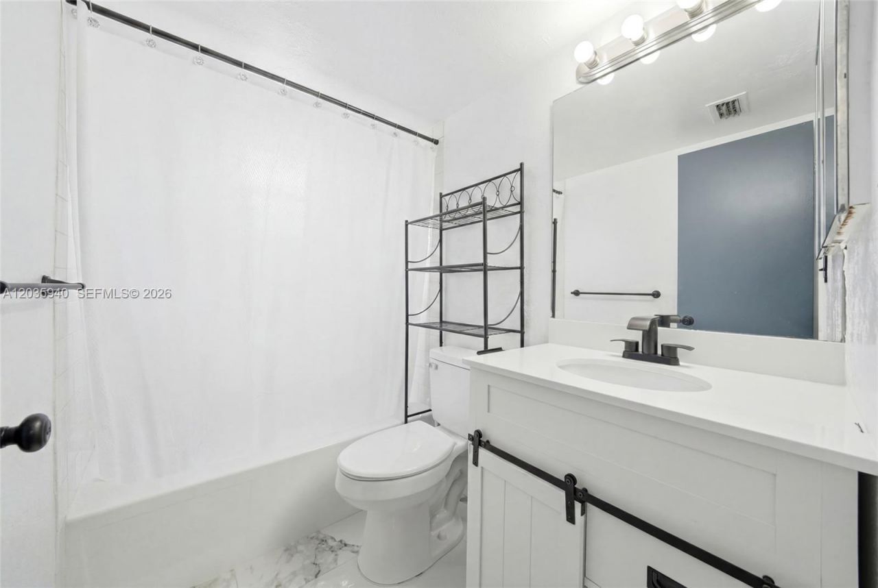 6855 W Broward Blvd , Unit 212, Plantation, FL 33317 Photo