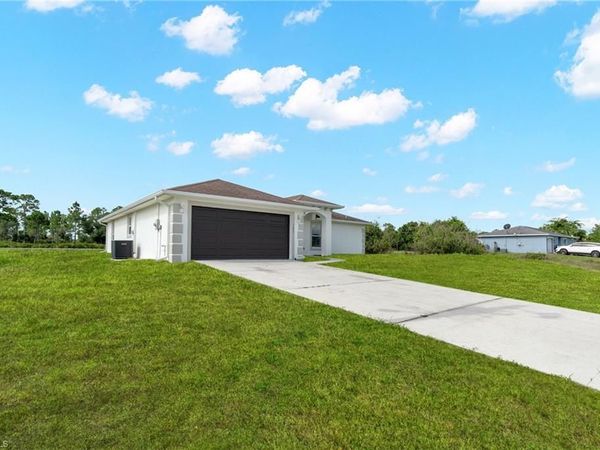 7057 Brazil CIR , LABELLE, FL 33935