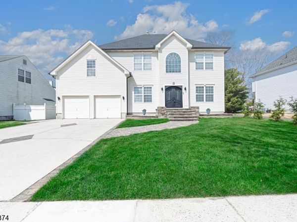 11 Chancellor Park Dr, Hamilton, NJ 08330