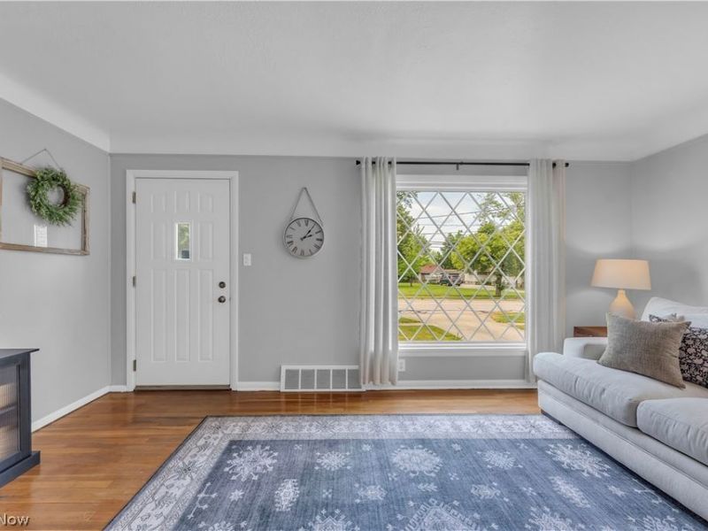 15473 Hummel Road, Brook Park, OH 44142 Photo 4