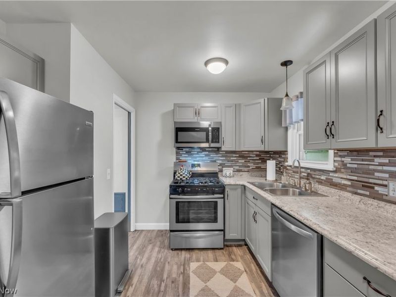 15473 Hummel Road, Brook Park, OH 44142 Photo 5