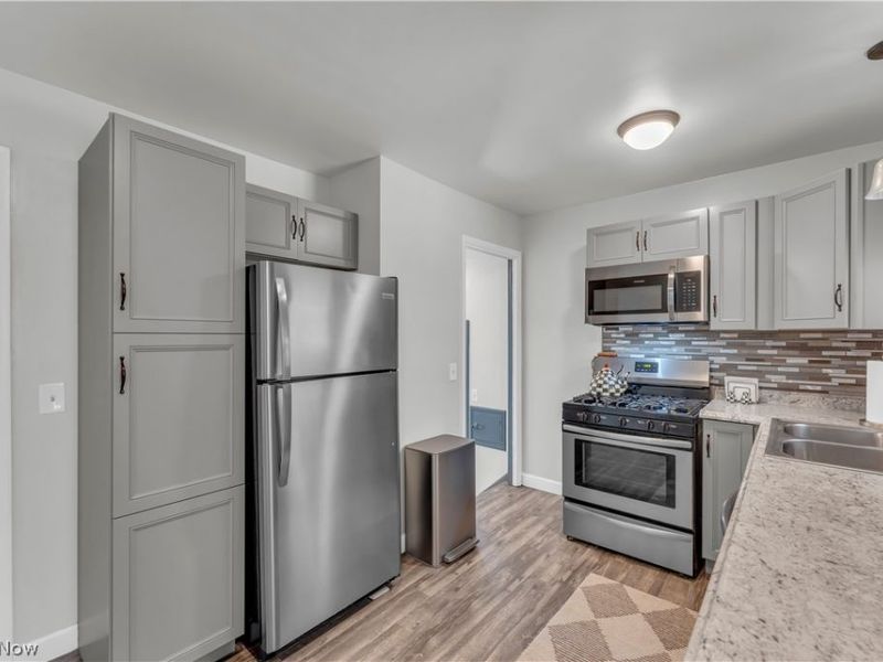 15473 Hummel Road, Brook Park, OH 44142 Photo 6