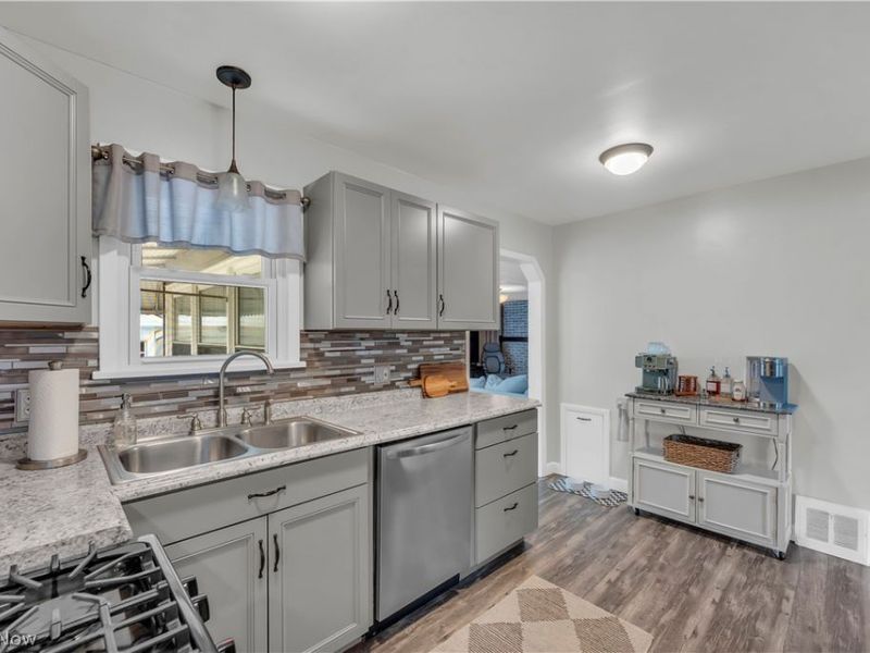 15473 Hummel Road, Brook Park, OH 44142 Photo 7
