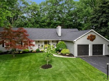 4660 Boncrest Drive W, Williamsville, NY 14221
