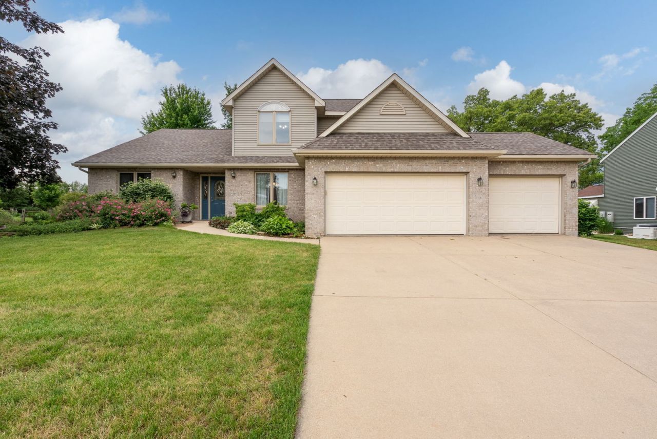 915 Pleasant Hill Drive, DeWitt, IA 52472 Main Photo
