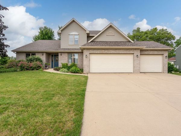 915 Pleasant Hill Drive, De Witt, IA 52472