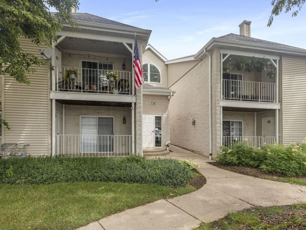 736 N Gary Avenue , Unit 207, Carol Stream, IL 60188