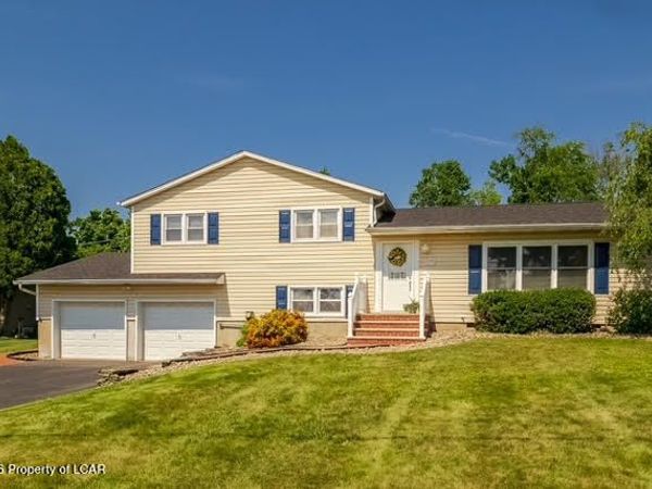 23 Pear Tree Lane, Dallas, PA 18612