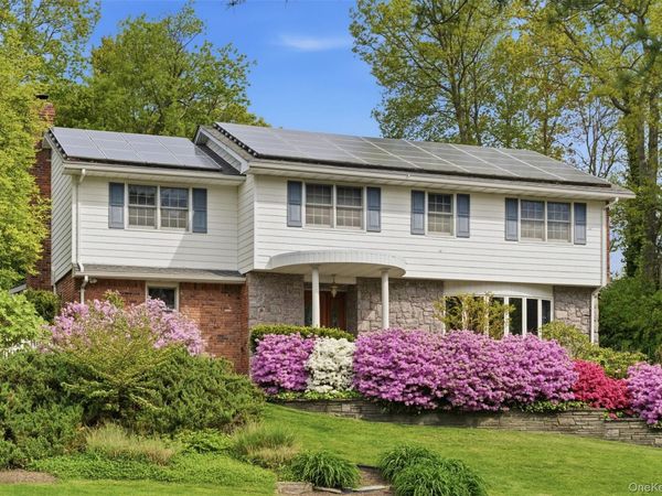 17 Holden Lane , Bayville, NY 11709