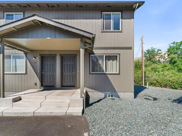 610 N Main Street, Unit 4D, Phoenix, OR 97535