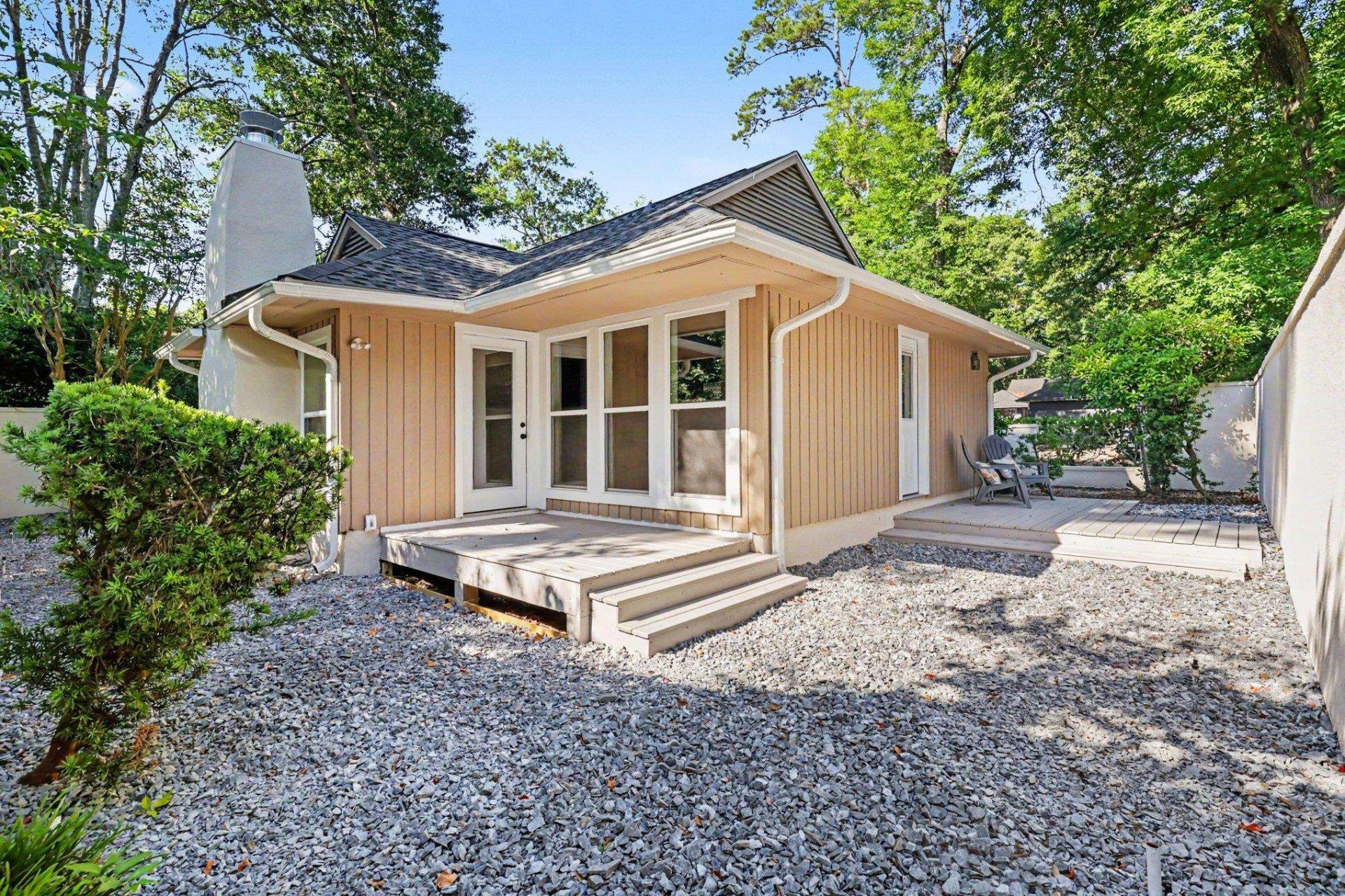 838 Heather Ln. Photo 10