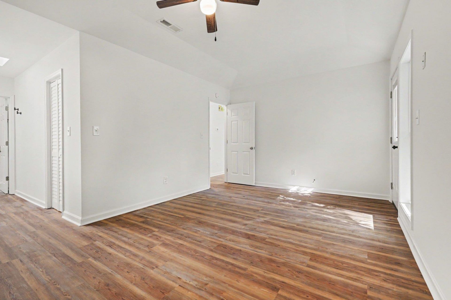 838 Heather Ln. Photo 11