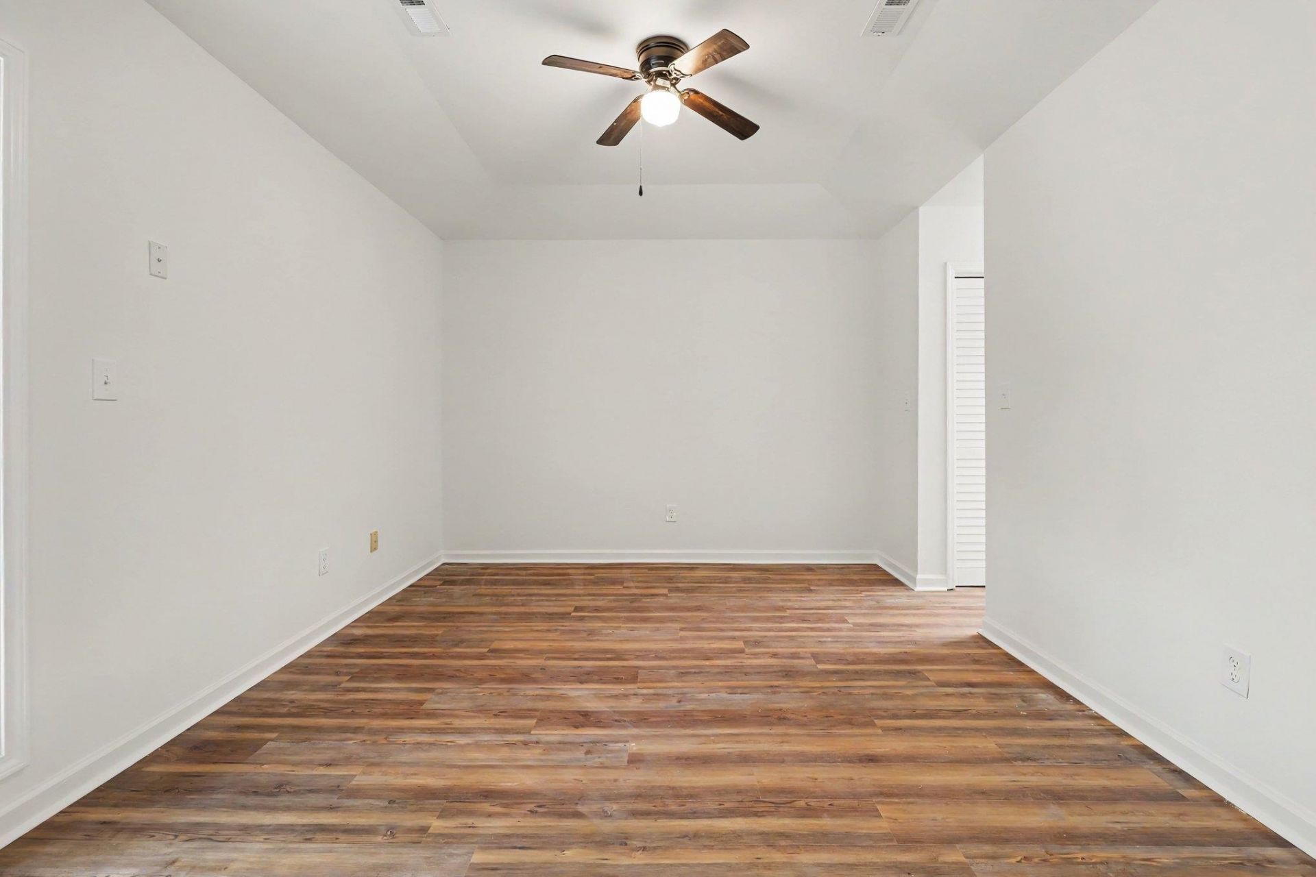 838 Heather Ln. Photo 12