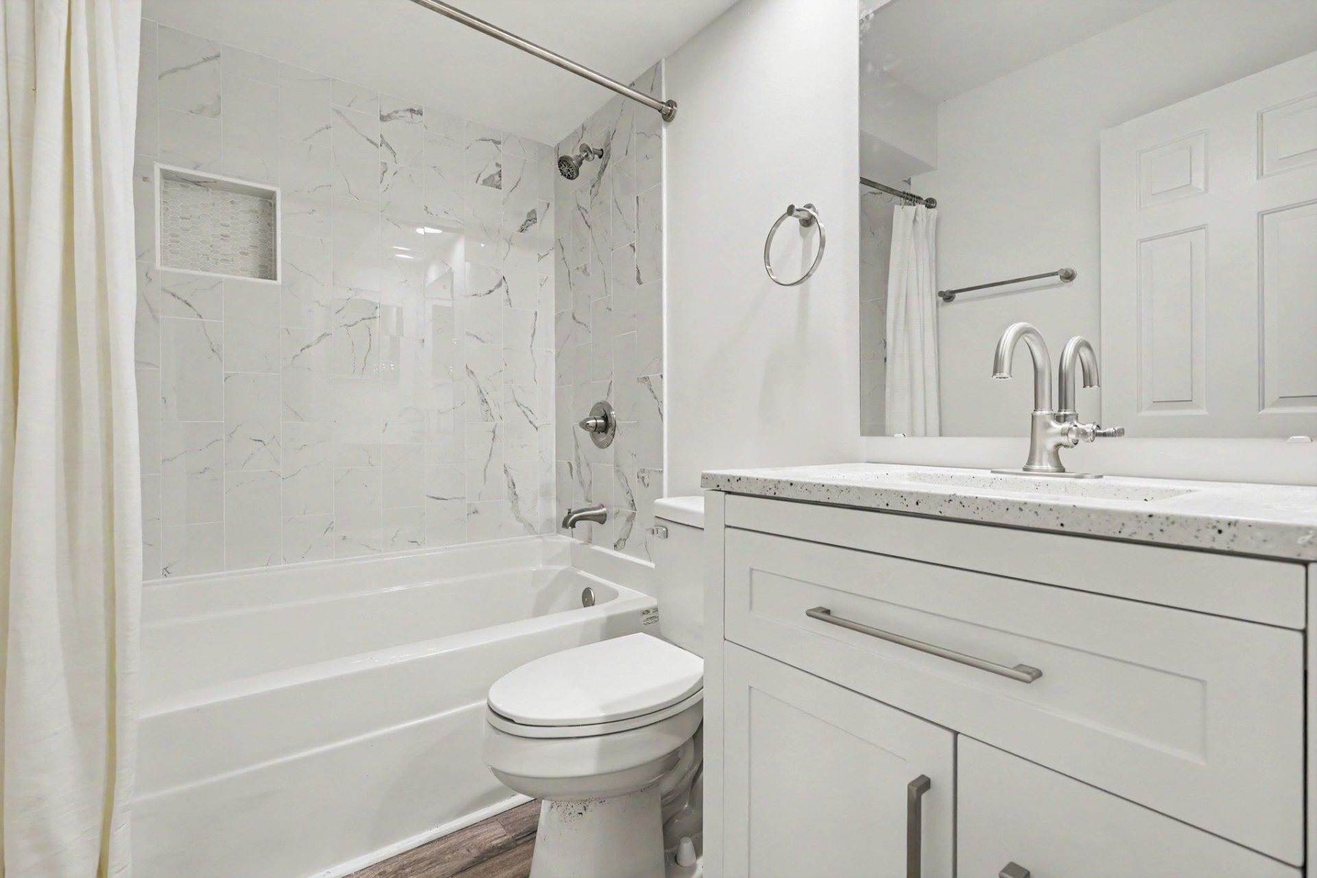 838 Heather Ln. Photo 16