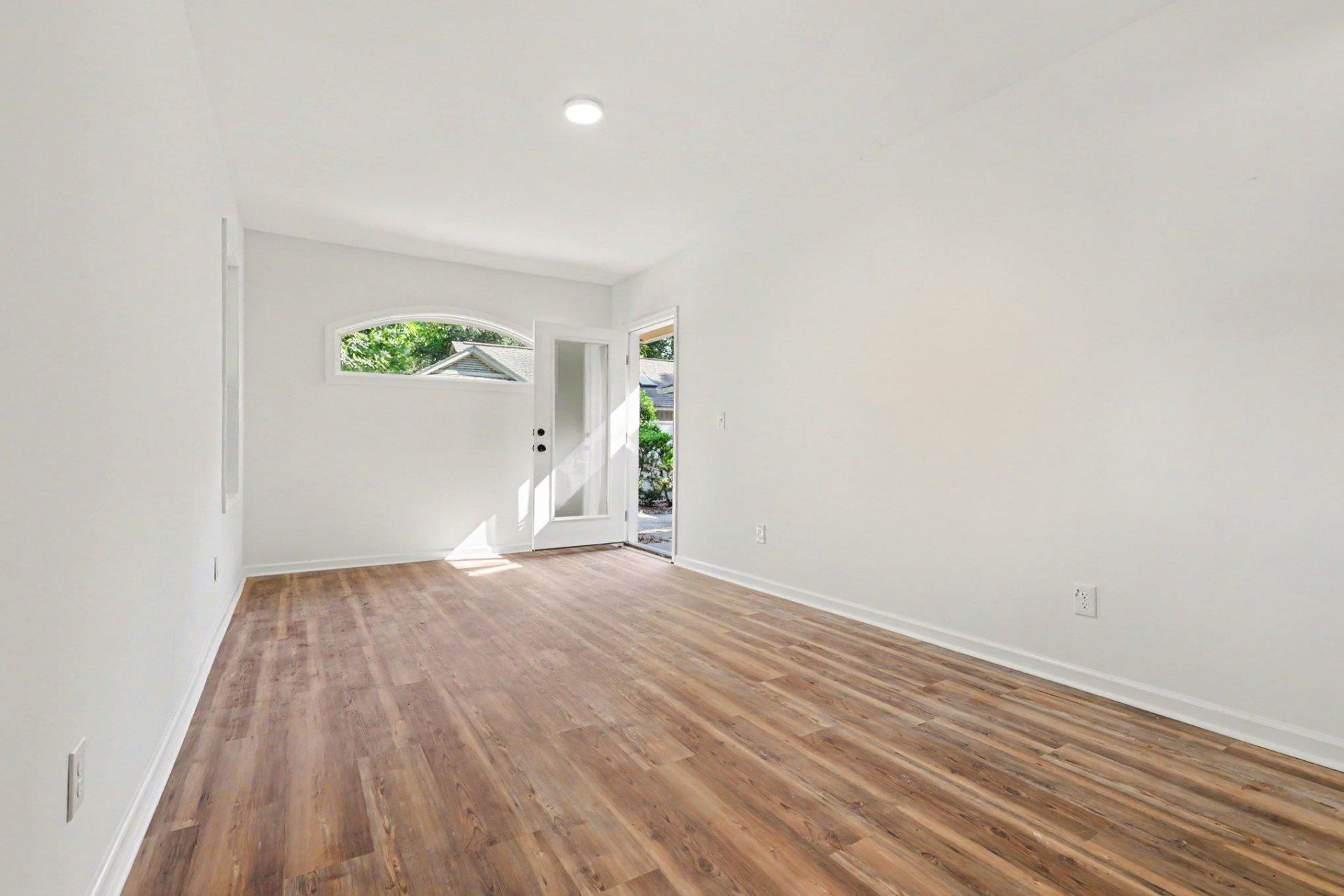 838 Heather Ln. Photo 18
