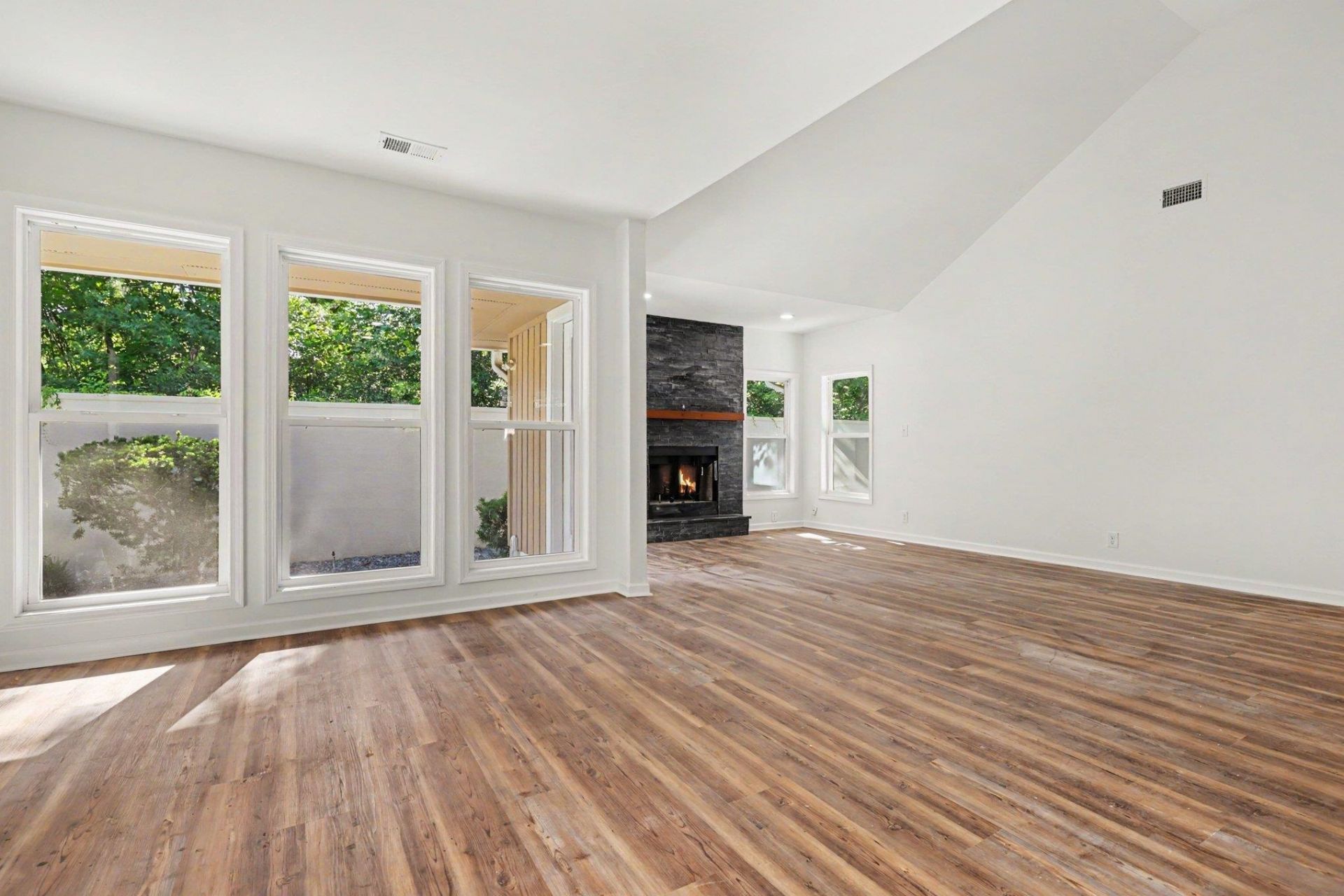 838 Heather Ln. Photo 4