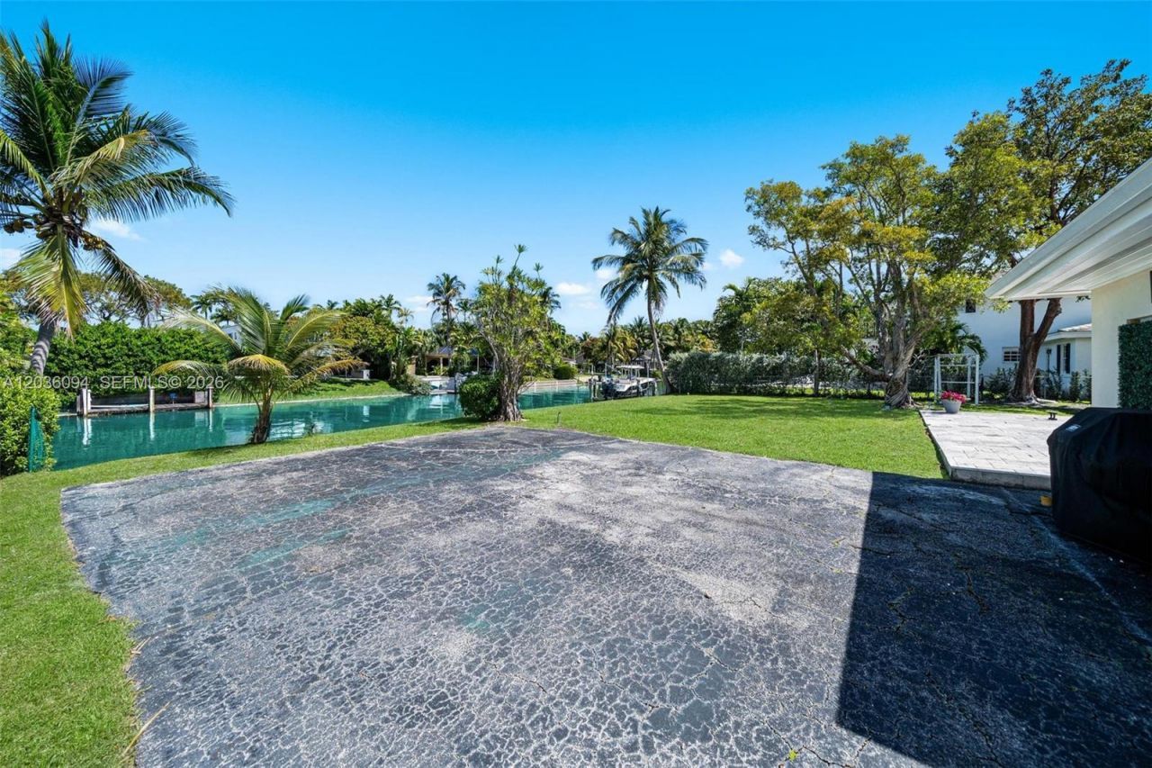 655 Buttonwood Ln , Miami, FL 33137 Photo