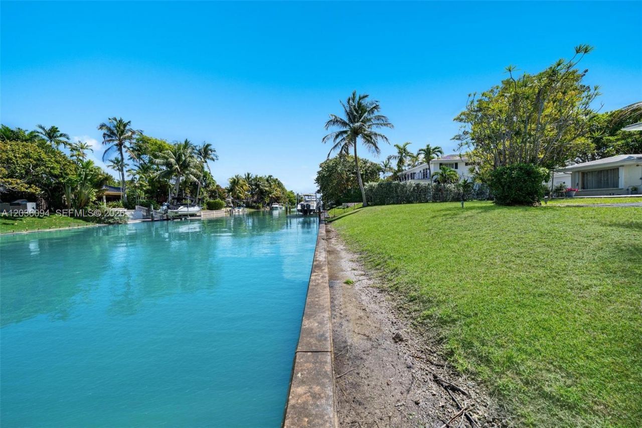 655 Buttonwood Ln , Miami, FL 33137 Photo