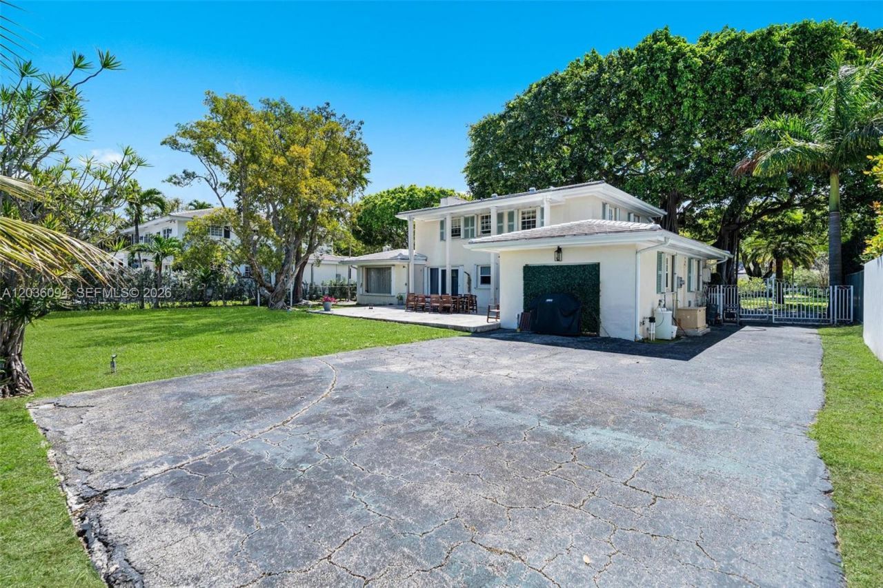 655 Buttonwood Ln , Miami, FL 33137 Photo