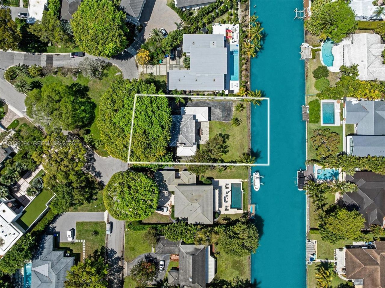 655 Buttonwood Ln , Miami, FL 33137 Photo