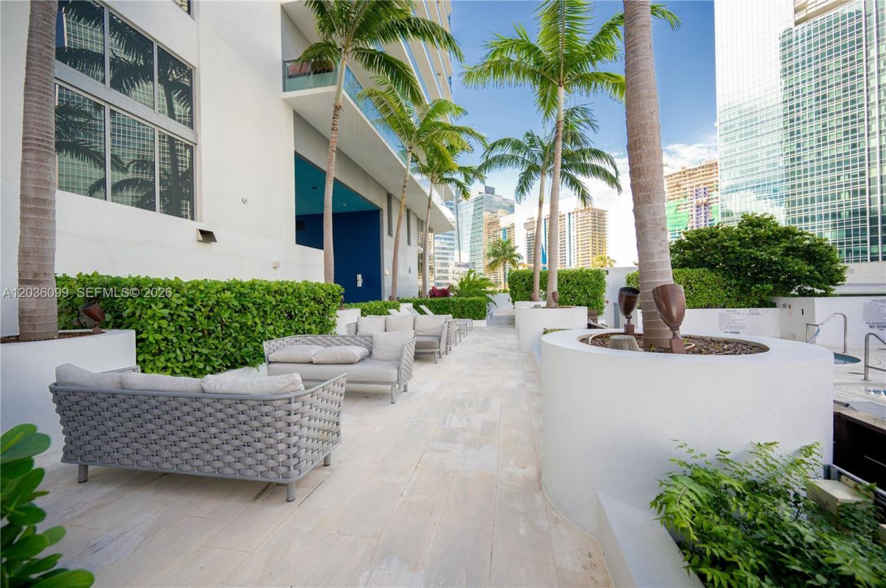 1300 Brickell Bay Dr, Unit 710, Miami, FL 33131 Photo