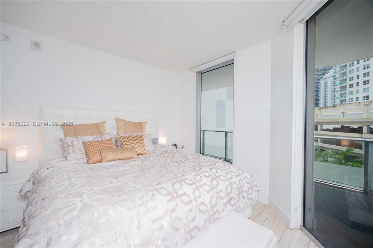 1300 Brickell Bay Dr, Unit 710, Miami, FL 33131 Photo
