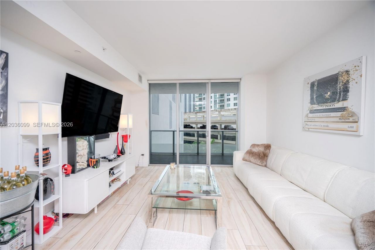 1300 Brickell Bay Dr, Unit 710, Miami, FL 33131 Photo