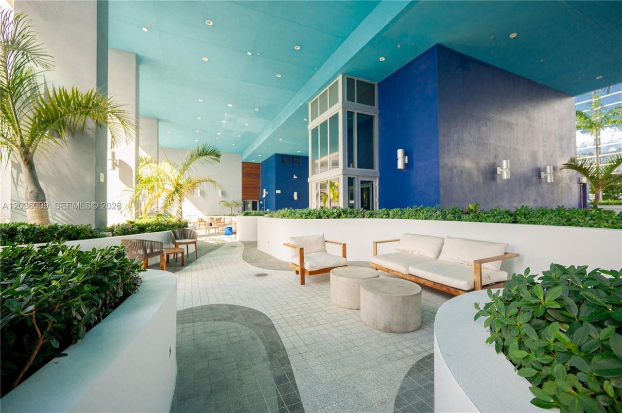 1300 Brickell Bay Dr, Unit 710, Miami, FL 33131 Photo