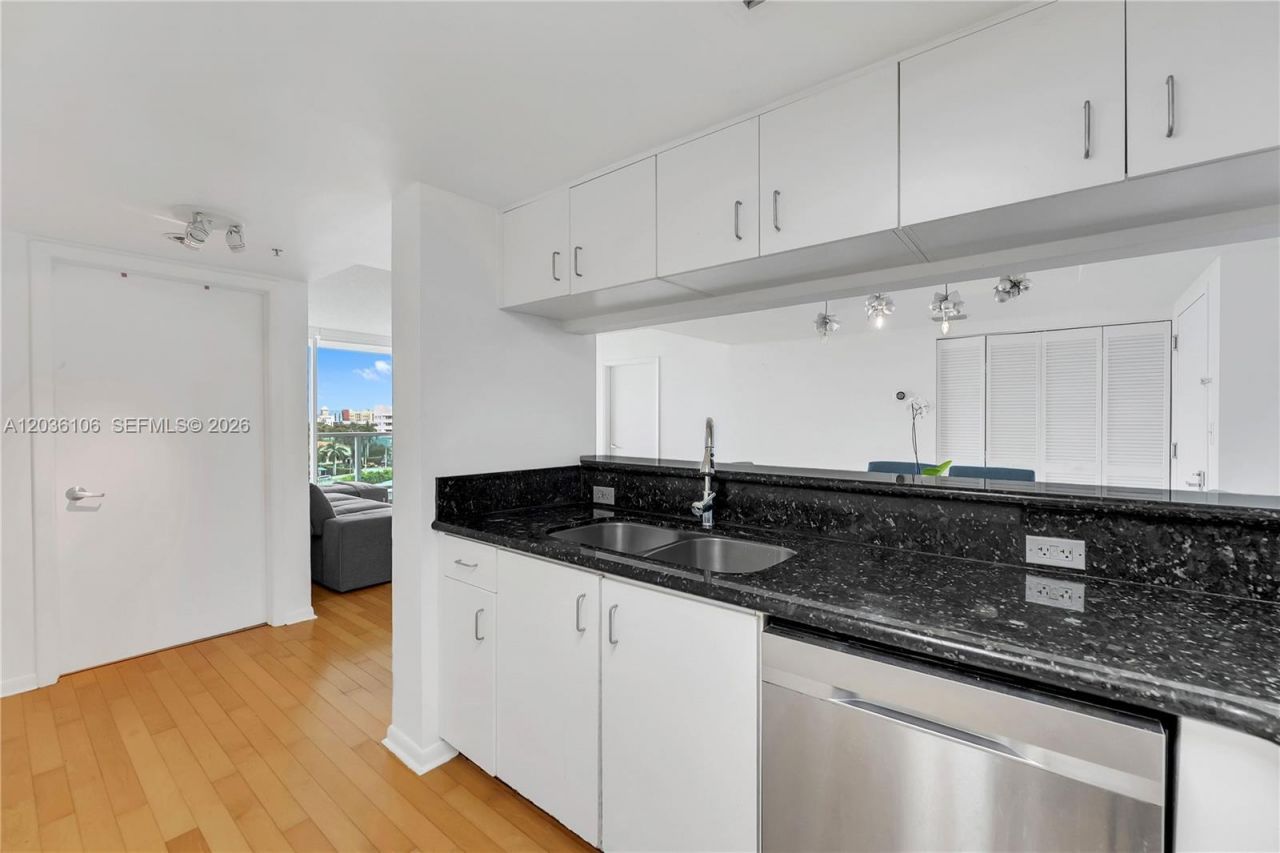 650 West Ave , Unit 704, Miami Beach, FL 33139 Photo