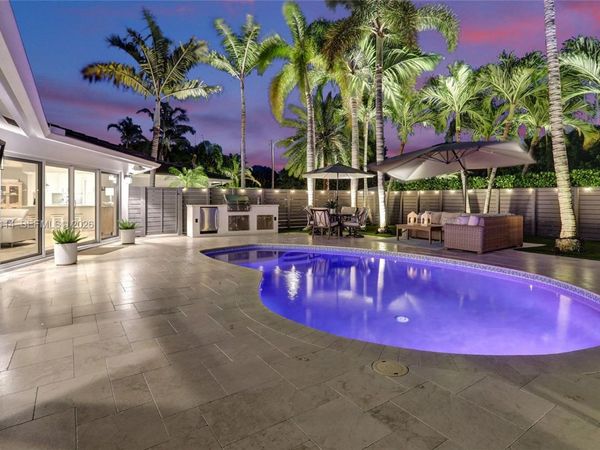 2701 NE 30th St, Fort Lauderdale, FL 33306