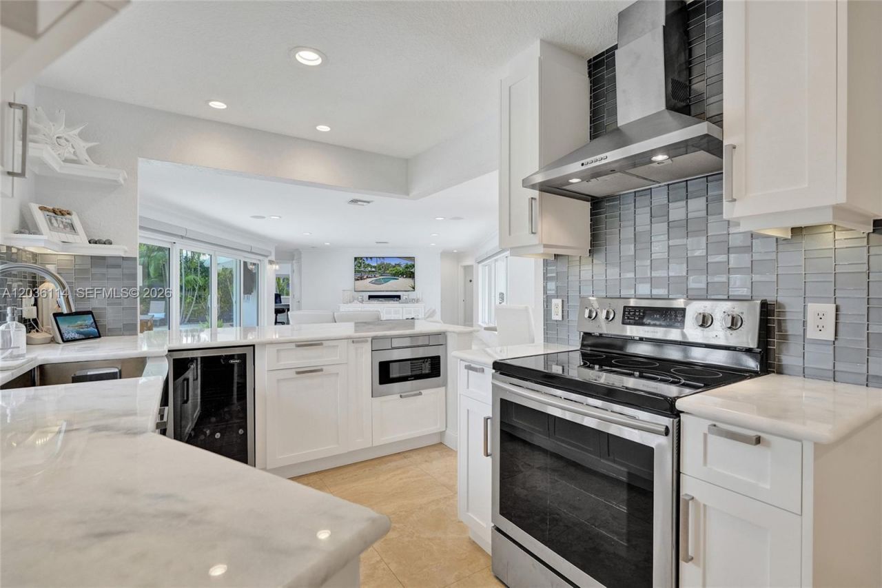2701 NE 30th St, Fort Lauderdale, FL 33306 Photo