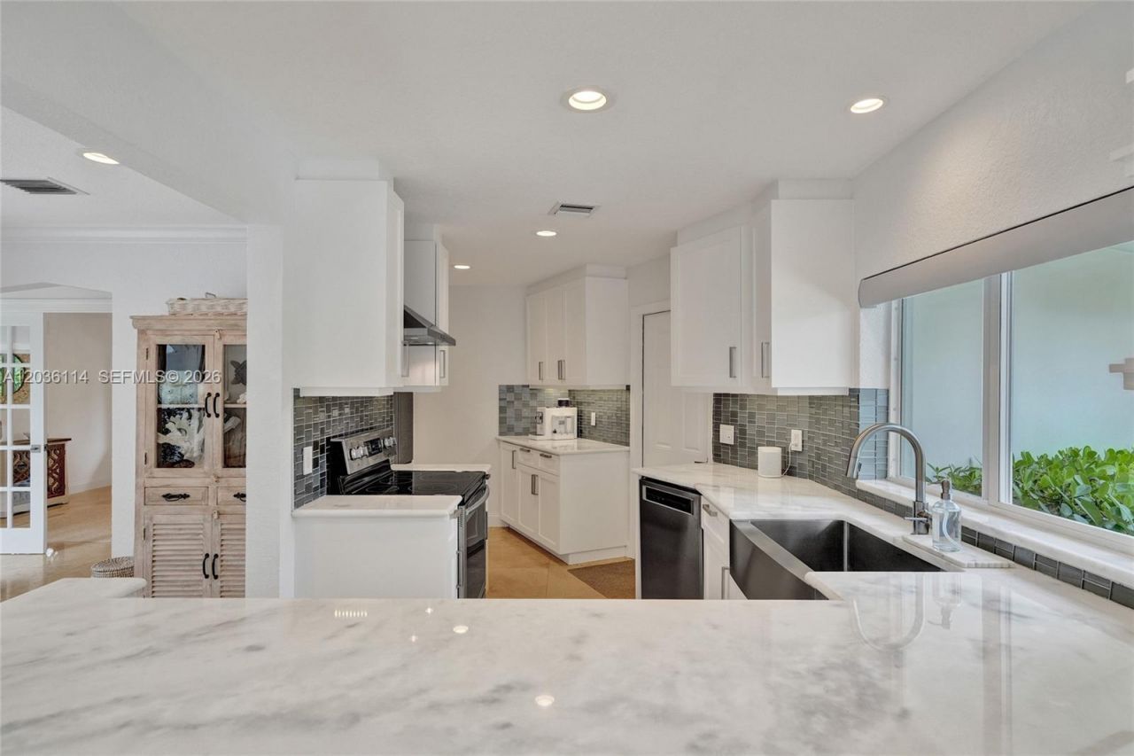 2701 NE 30th St, Fort Lauderdale, FL 33306 Photo