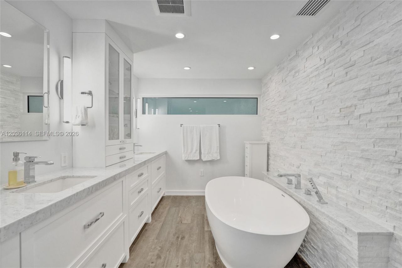 2701 NE 30th St, Fort Lauderdale, FL 33306 Photo