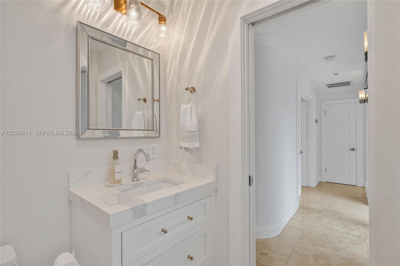 2701 NE 30th St, Fort Lauderdale, FL 33306 Photo