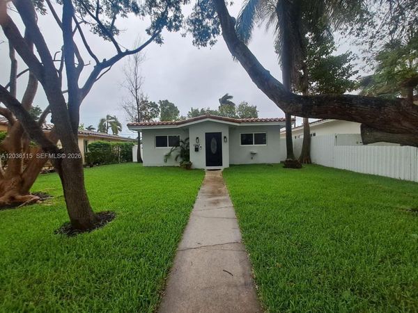 1060 Tyler St , Hollywood, FL 33019