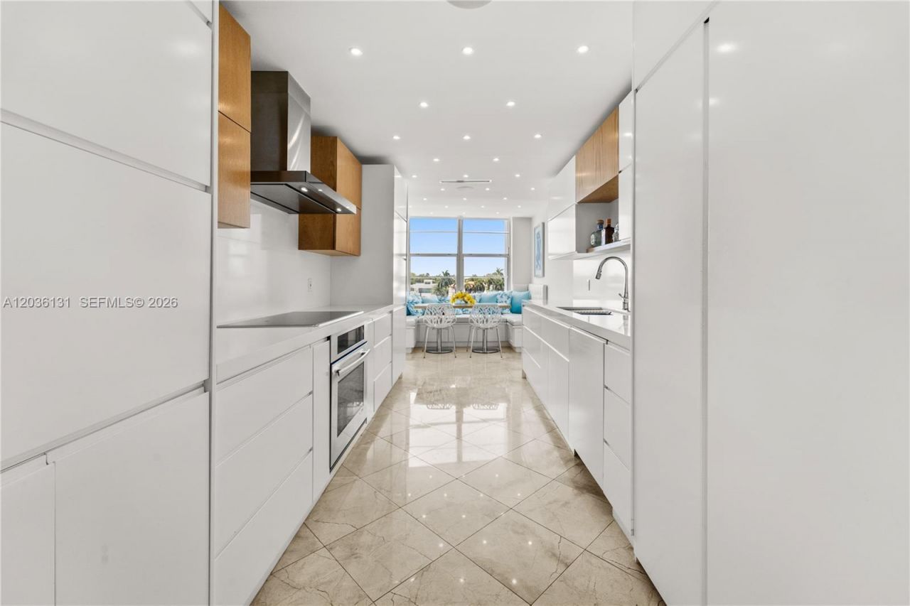5640 Collins Ave , Unit 4D, Miami Beach, FL 33140 Photo