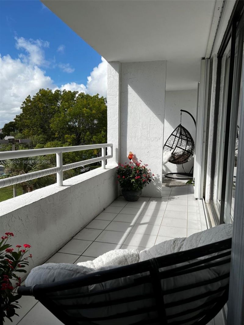 20355 NE 34th Ct , Unit 324, Aventura, FL 33180 Photo
