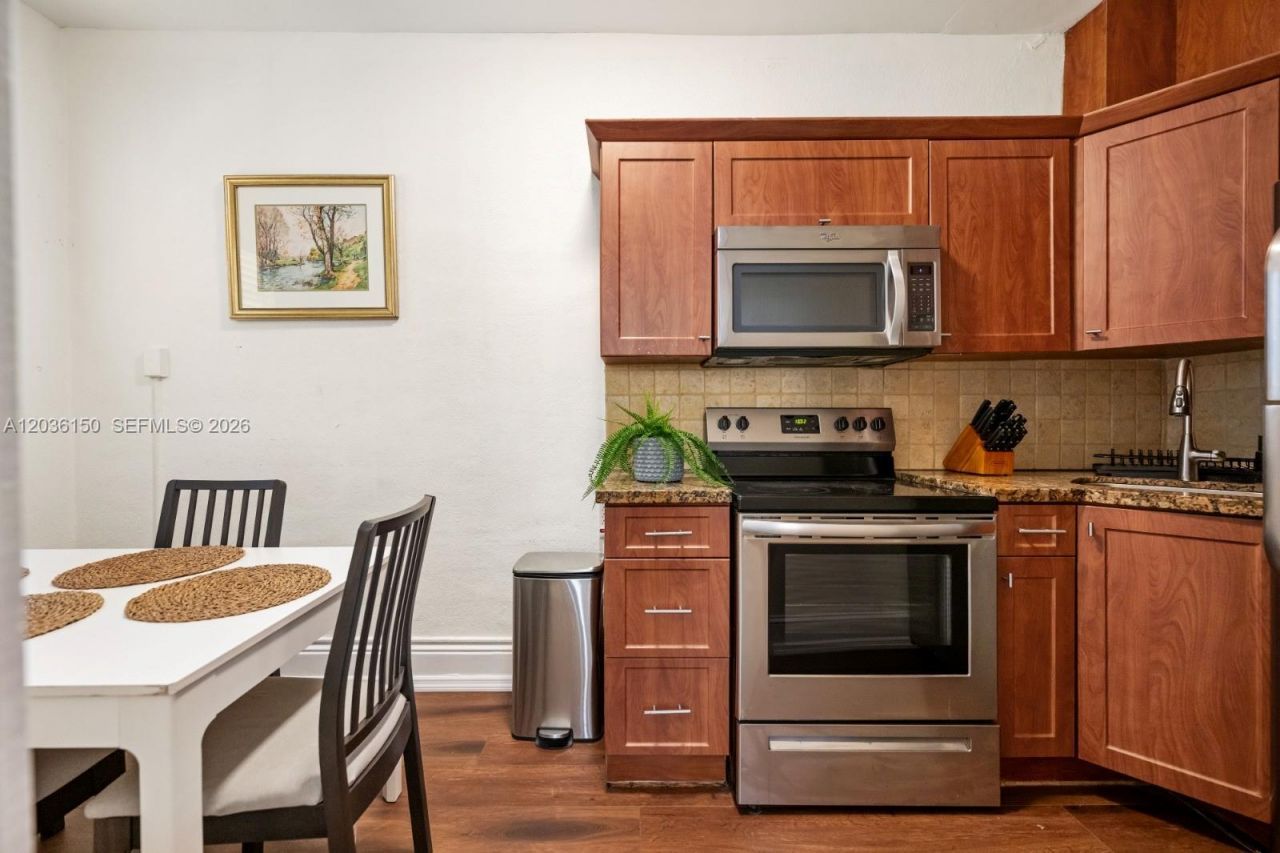 126 Mendoza Ave, Unit 5, Coral Gables, FL 33134 Photo