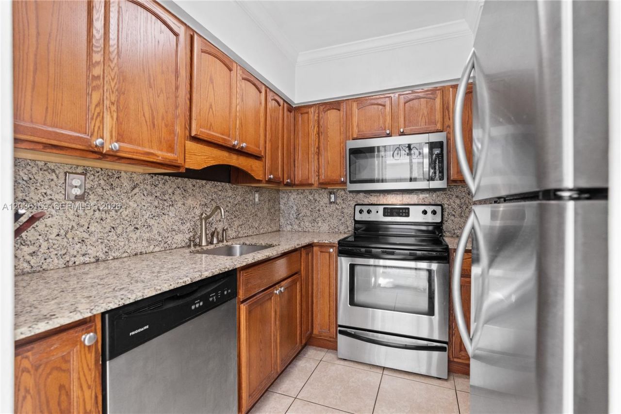10001 W Bay Harbor Dr , Unit 202, Bay Harbor Islands, FL 33154 Photo