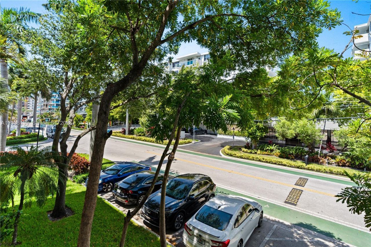 10001 W Bay Harbor Dr, Unit 202, Bay Harbor Islands, FL 33154 Photo