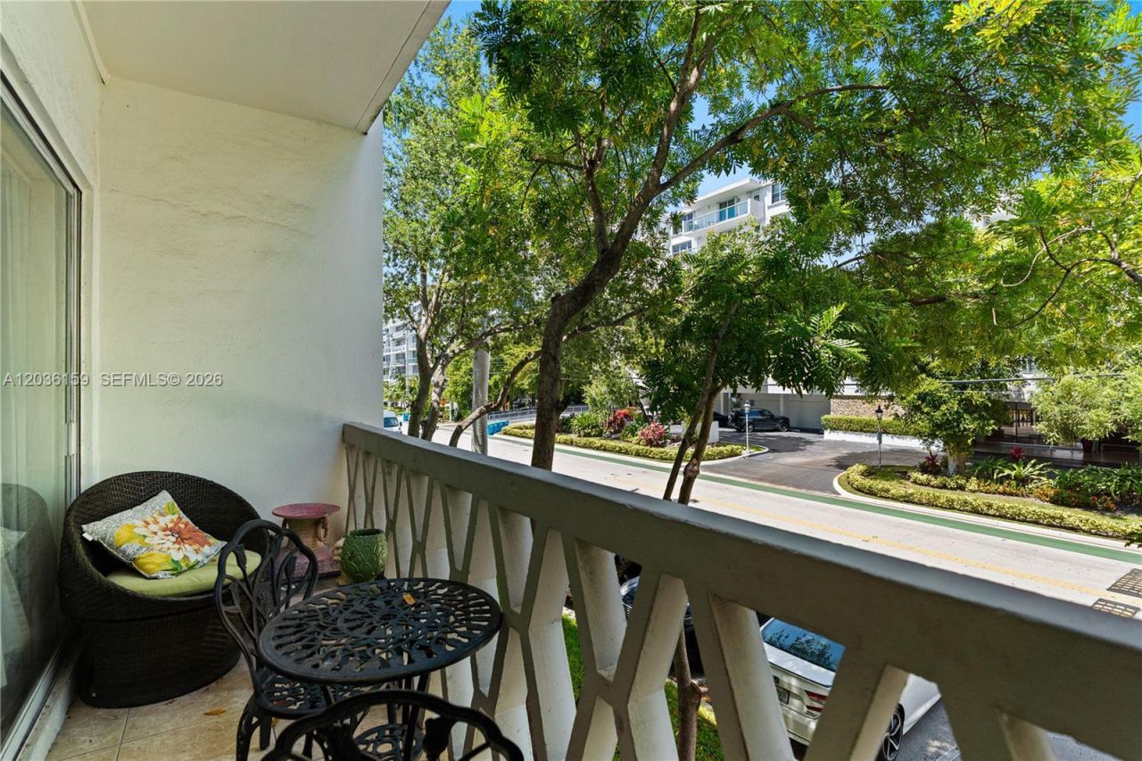 10001 W Bay Harbor Dr, Unit 202, Bay Harbor Islands, FL 33154 Photo