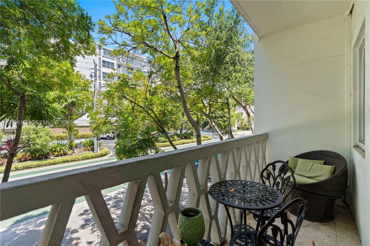 10001 W Bay Harbor Dr, Unit 202, Bay Harbor Islands, FL 33154 Photo
