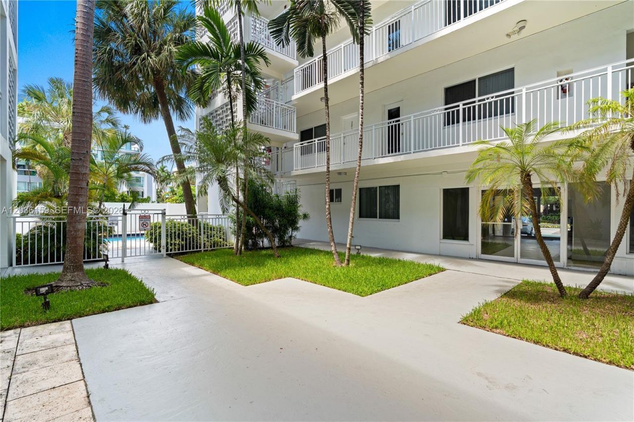 10001 W Bay Harbor Dr, Unit 202, Bay Harbor Islands, FL 33154 Photo
