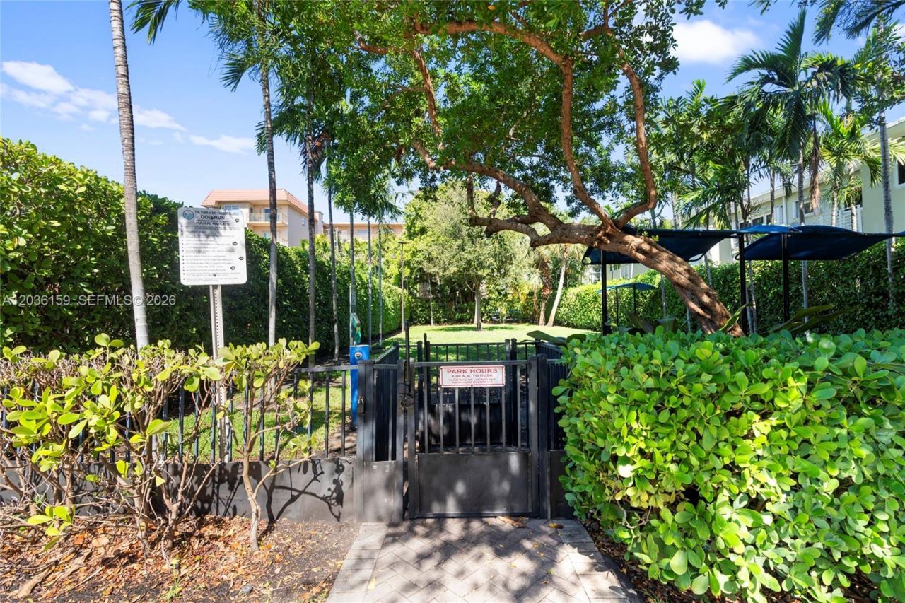 10001 W Bay Harbor Dr, Unit 202, Bay Harbor Islands, FL 33154 Photo